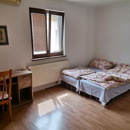 Anh' Private Rooms For Tourist 브라티슬라바 외부 사진