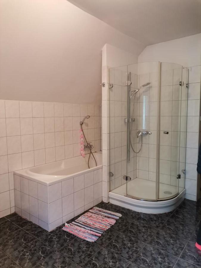 Anh' Private Rooms For Tourist 브라티슬라바 외부 사진
